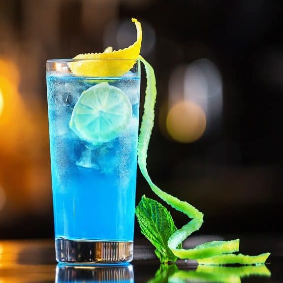 classic_blue_lagoon_cocktail_recipe_575x575